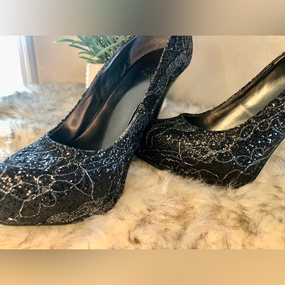 Carlos Santana Lace & Glitter Stilettos, Size 8 - Picture 5 of 7